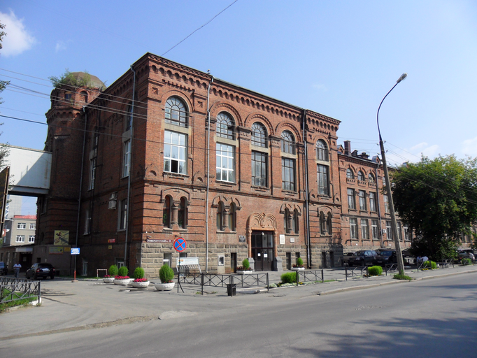 Здание епархиального училища)